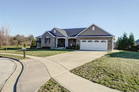 105 Bluestone Ct, Greenville, OH 45331