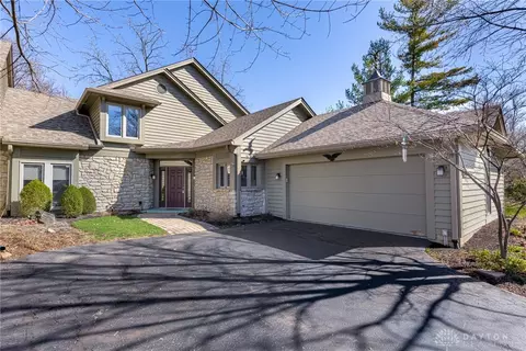 889 Lincoln Woods Ct, Kettering, OH 45429