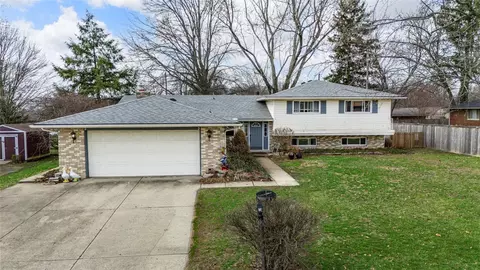6111 Park Ridge Dr, Centerville, OH 45459