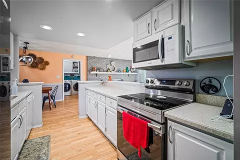 Kitchen - 6111 Park Ridge Dr, Centerville, OH 45459 photo 2 of 3