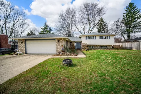 Exterior - 6111 Park Ridge Dr, Centerville, OH 45459 photo 1 of 8
