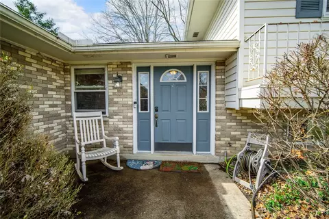 Entry Way - 6111 Park Ridge Dr, Centerville, OH 45459 photo 1 of 2