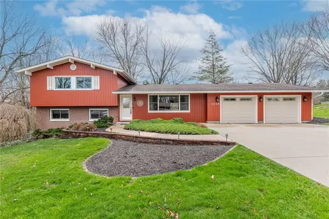 3239 Winterset Dr, Dayton, OH 45440