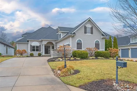 1174 Club View Dr, Washington Township, OH 45458