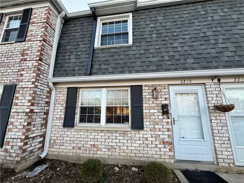 2215 Crew Cir, West Carrollton, OH 45439