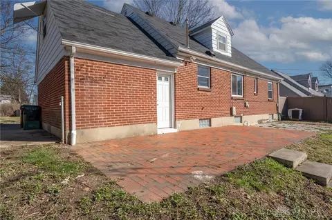 Exterior - 326 N Bromfield Rd, Kettering, OH 45429 photo 4 of 7