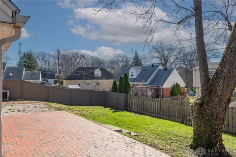 Exterior - 326 N Bromfield Rd, Kettering, OH 45429 photo 5 of 7