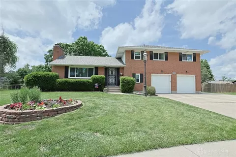 772 Lovetta Dr, Kettering, OH 45429