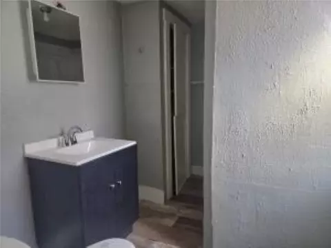 Bath - 820 W North St, Springfield, OH 45504 photo 2 of 2