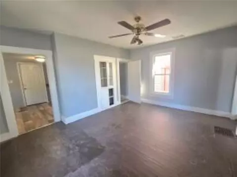 Living - 820 W North St, Springfield, OH 45504 photo 5 of 6