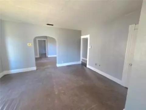 Living - 820 W North St, Springfield, OH 45504 photo 1 of 6