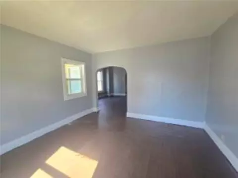 Living - 820 W North St, Springfield, OH 45504 photo 3 of 6