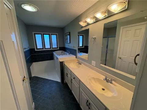Bath - 3617 Heatherwood Ave, Springfield, OH 45503 photo 2 of 6