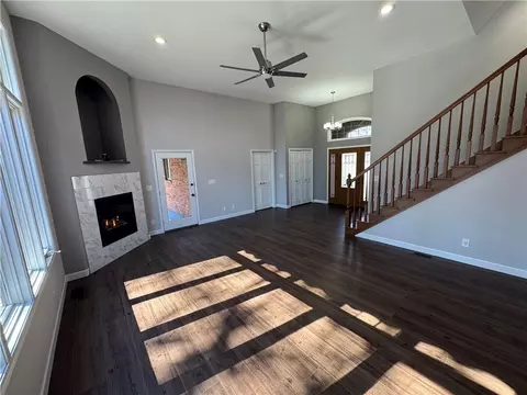 Living - 3617 Heatherwood Ave, Springfield, OH 45503 photo 4 of 8