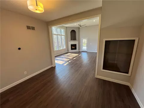 Living - 3617 Heatherwood Ave, Springfield, OH 45503 photo 6 of 8