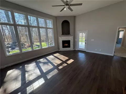 Living - 3617 Heatherwood Ave, Springfield, OH 45503 photo 3 of 8