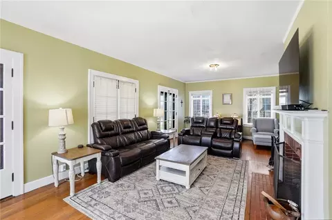 Living - 45 W 3rd St, Franklin, OH 45005 photo 1 of 4