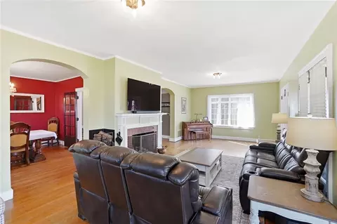 Living - 45 W 3rd St, Franklin, OH 45005 photo 2 of 4