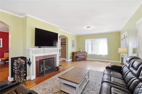 Living - 45 W 3rd St, Franklin, OH 45005 photo 3 of 4
