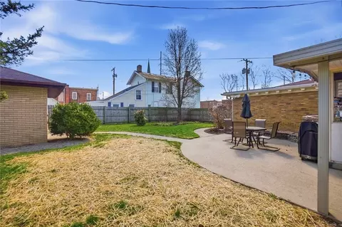 Exterior - 45 W 3rd St, Franklin, OH 45005 photo 16 of 17