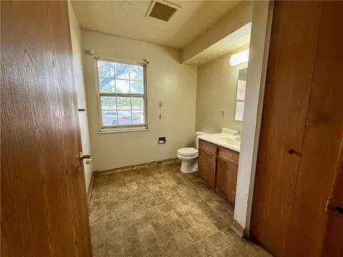 Bath - 3435 Marshall Rd, Kettering, OH 45429 photo 5 of 16