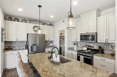 Kitchen - 3280 Blue Springs Dr, Monroe, OH 45050 photo 4 of 6