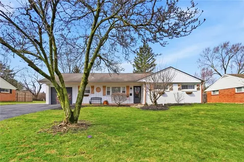36 Blackstone Dr, Centerville, OH 45459