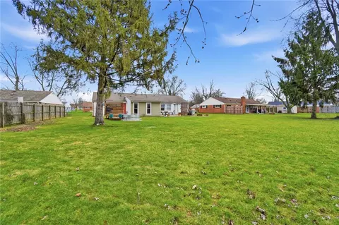 Exterior - 36 Blackstone Dr, Centerville, OH 45459 photo 7 of 16