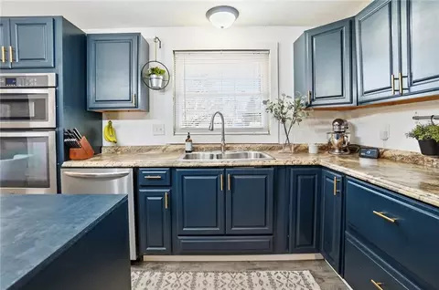 Kitchen - 36 Blackstone Dr, Centerville, OH 45459 photo 4 of 6