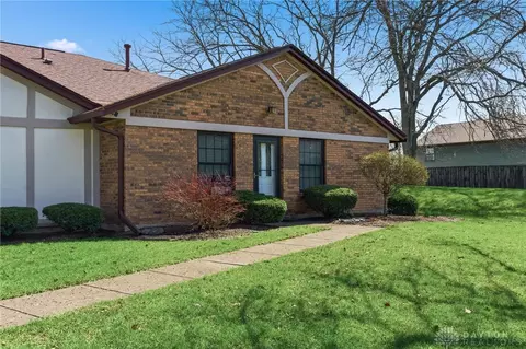 792 Pine Needles Dr, Centerville, OH 45458