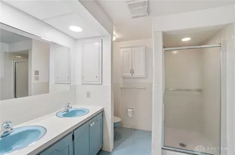 Bath - 1212 Laurelwood Rd, Kettering, OH 45409 photo 2 of 3