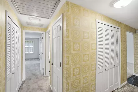 Entry Way - 1212 Laurelwood Rd, Kettering, OH 45409 photo 3 of 4