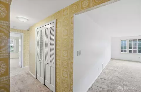 Entry Way - 1212 Laurelwood Rd, Kettering, OH 45409 photo 2 of 4