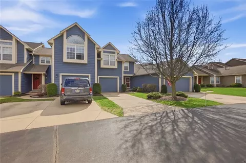 835 Cobblestone Dr, Troy, OH 45373 photo 2