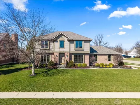 807 Claymore Ct, Tipp City, OH 45371