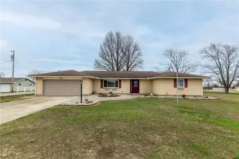 5194 Heckathorn Rd, Brookville, OH 45309