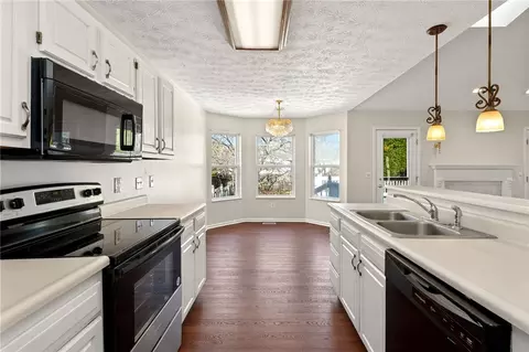 Kitchen - 1525 Farrington Dr, Kettering, OH 45420 photo 3 of 4