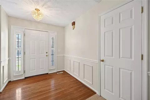 Entry Way - 1525 Farrington Dr, Kettering, OH 45420 photo 2 of 2