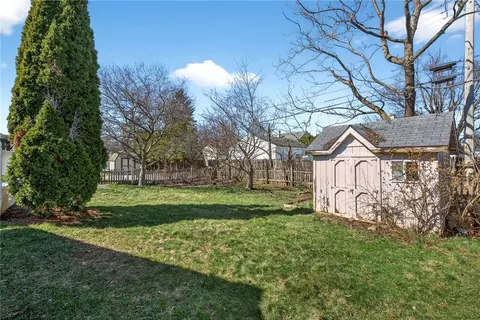 Exterior - 1525 Farrington Dr, Kettering, OH 45420 photo 11 of 13