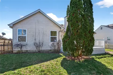 Exterior - 1525 Farrington Dr, Kettering, OH 45420 photo 12 of 13