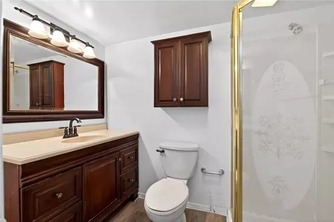 Bath - 1525 Farrington Dr, Kettering, OH 45420 photo 5 of 6