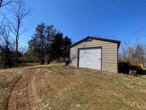 43 Old State Rd, Manchester, OH 45144