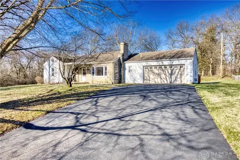 1929 Grange View Dr, Dayton, OH 45432