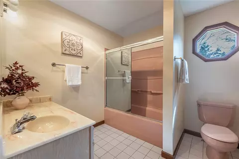 Bath - 876 Timberlake Ct, Kettering, OH 45429 photo 5 of 6