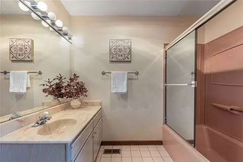 Bath - 876 Timberlake Ct, Kettering, OH 45429 photo 6 of 6