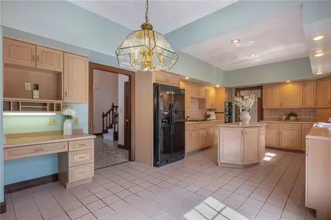 Kitchen - 876 Timberlake Ct, Kettering, OH 45429 photo 3 of 6