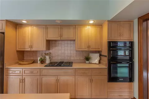 Kitchen - 876 Timberlake Ct, Kettering, OH 45429 photo 6 of 6