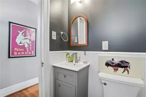 Bath - 124 Hawthorne Rd, Springfield, OH 45504 photo 2 of 10
