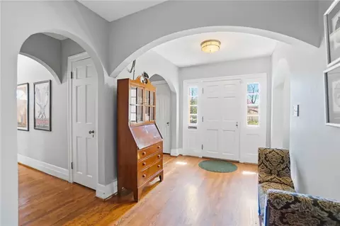 Entry Way - 124 Hawthorne Rd, Springfield, OH 45504 photo 2 of 11