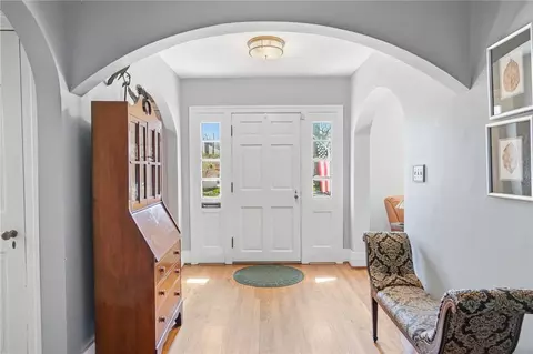 Entry Way - 124 Hawthorne Rd, Springfield, OH 45504 photo 1 of 11